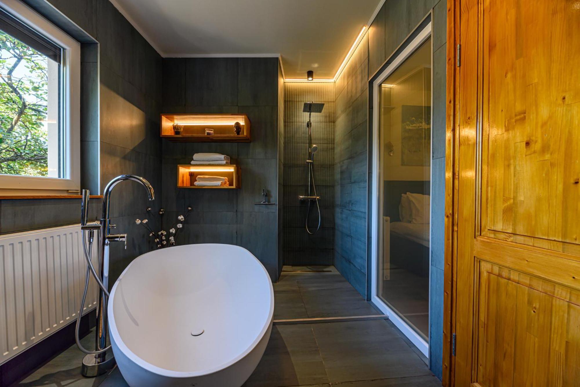 Lagom - Hot Tub Hideout Braşov Eksteriør bilde