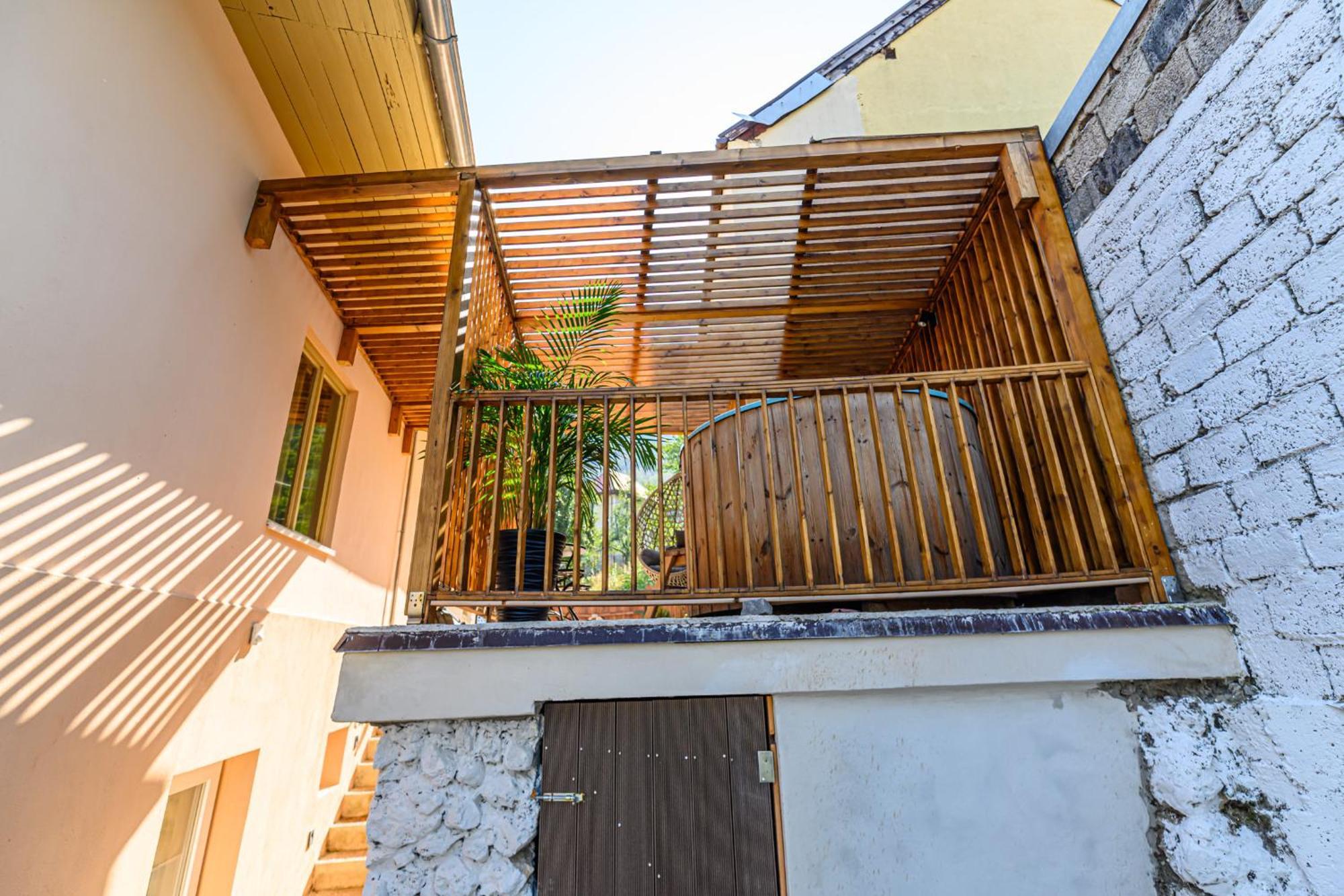 Lagom - Hot Tub Hideout Braşov Eksteriør bilde